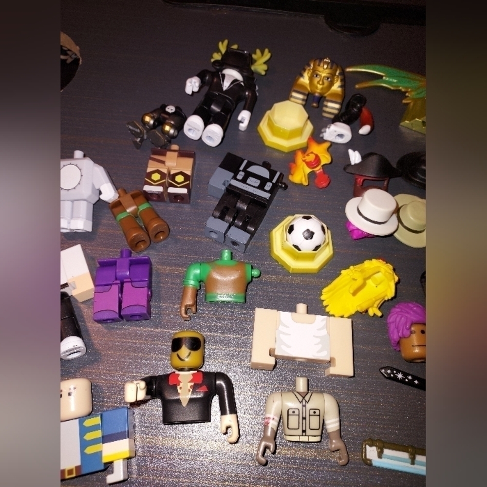 Roblox and Playmobil accessories lot - Picture 2 of 7
